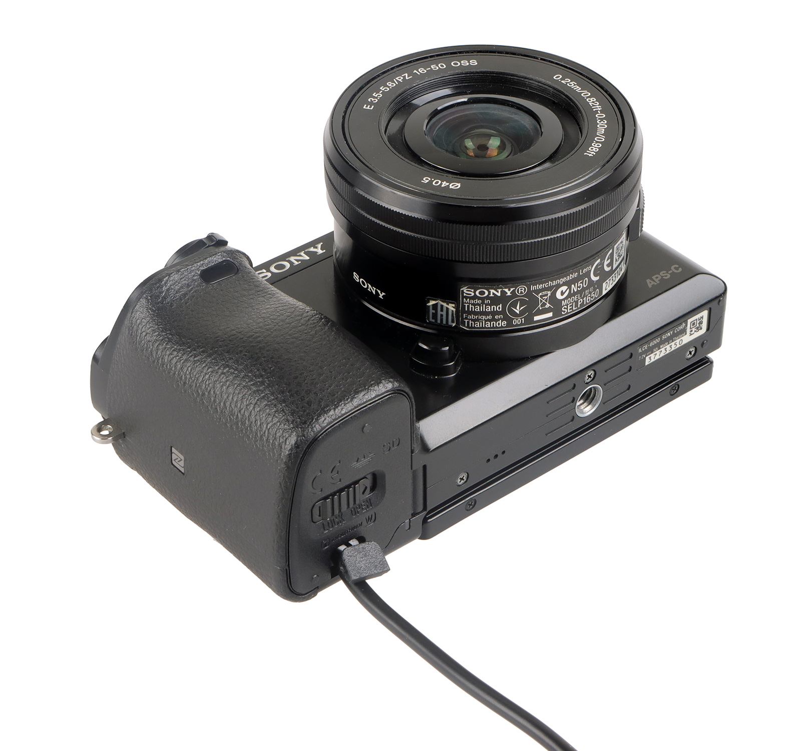 DC-Coupler für Sony Kameras mit NP-FW50 Akku-Dummy für permanente Stromversorgung über z.B. V-Mount Akku DC-Coupler für Sony Kameras mit NP-FW50 Akku-Dummy für permanente Stromversorgung über z.B. V-Mount Akku