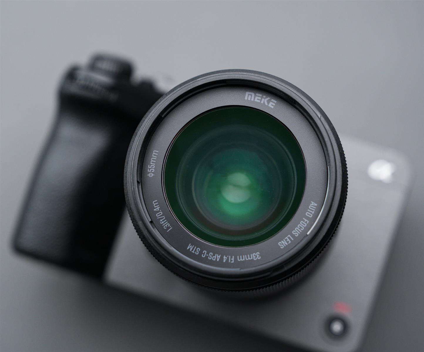 Meike Autofokus Objektiv 33mm F1.4 AF STM APS-C Portrait für Sony E Mount