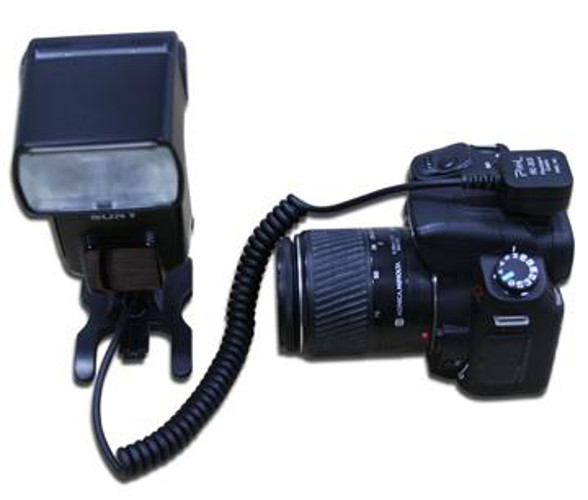 TTL-Blitzkabel 1,8m für Sony Alpha mit DSLR u. Konica Minolta Blitzschuh wie FA-CC1AM TTL-Blitzkabel 1,8m für Sony Alpha mit DSLR u. Konica Minolta Blitzschuh wie FA-CC1AM