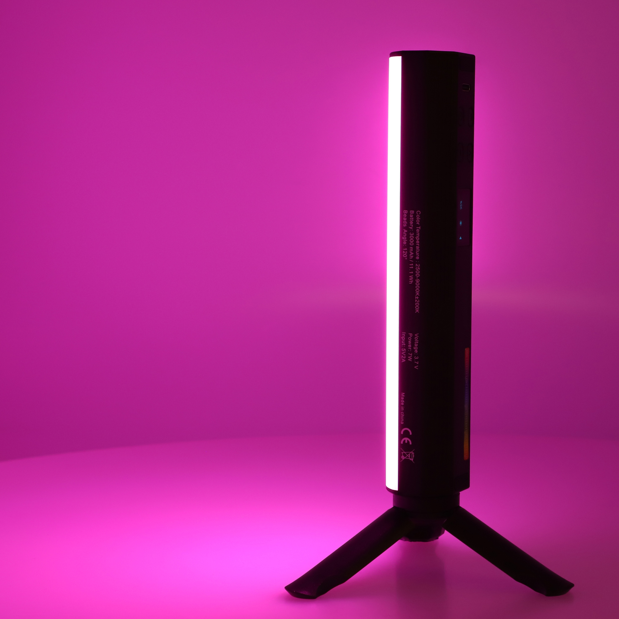RGB LED Videolichtstab rundförmig mit 184 universellen Lichtperlen 3000mAh Akku ladbar über USB-C RGB LED Videolichtstab rundförmig mit 184 universellen Lichtperlen 3000mAh Akku ladbar über USB-C