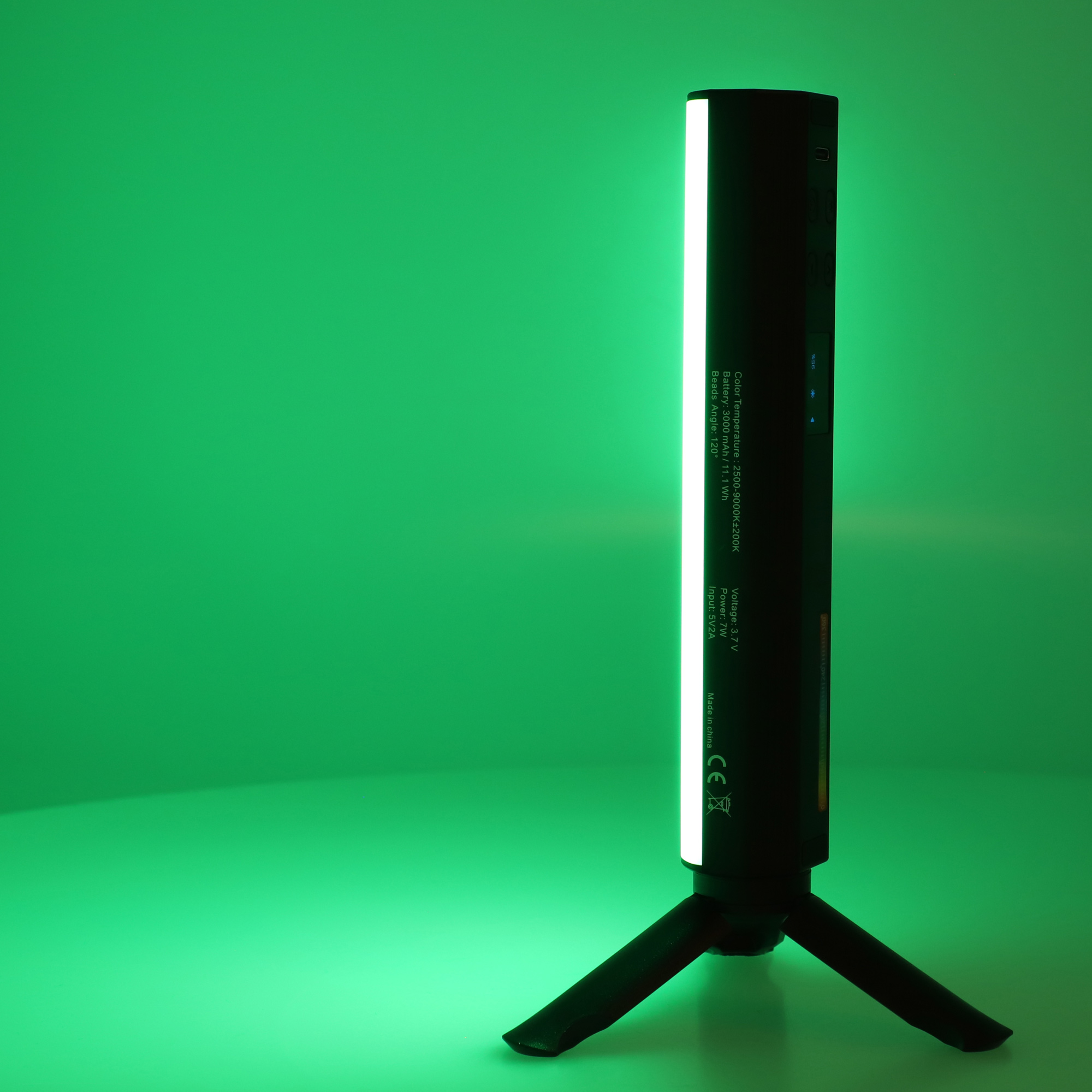 RGB LED Videolichtstab rundförmig mit 184 universellen Lichtperlen 3000mAh Akku ladbar über USB-C RGB LED Videolichtstab rundförmig mit 184 universellen Lichtperlen 3000mAh Akku ladbar über USB-C
